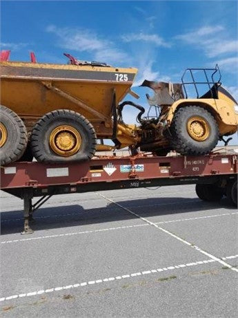 2002 CATERPILLAR 725 Truck